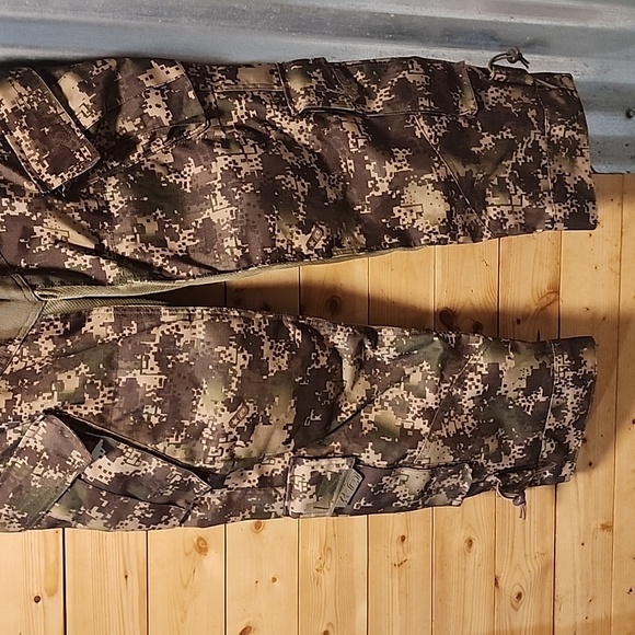Planet Eclipse Paintball Men's Jersey and Pants Size small/Large Camo NWOT - Picture 9 of 12